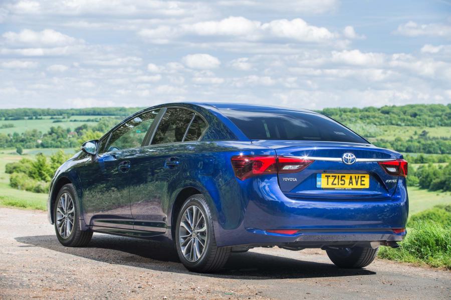  Toyota Avensis 2015 года  (UK) (фото 9 из 27)